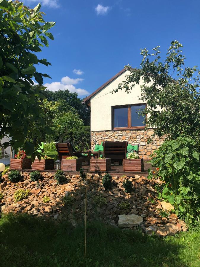 Czytelnia W Sadzie Vila Krzykawka Exterior foto