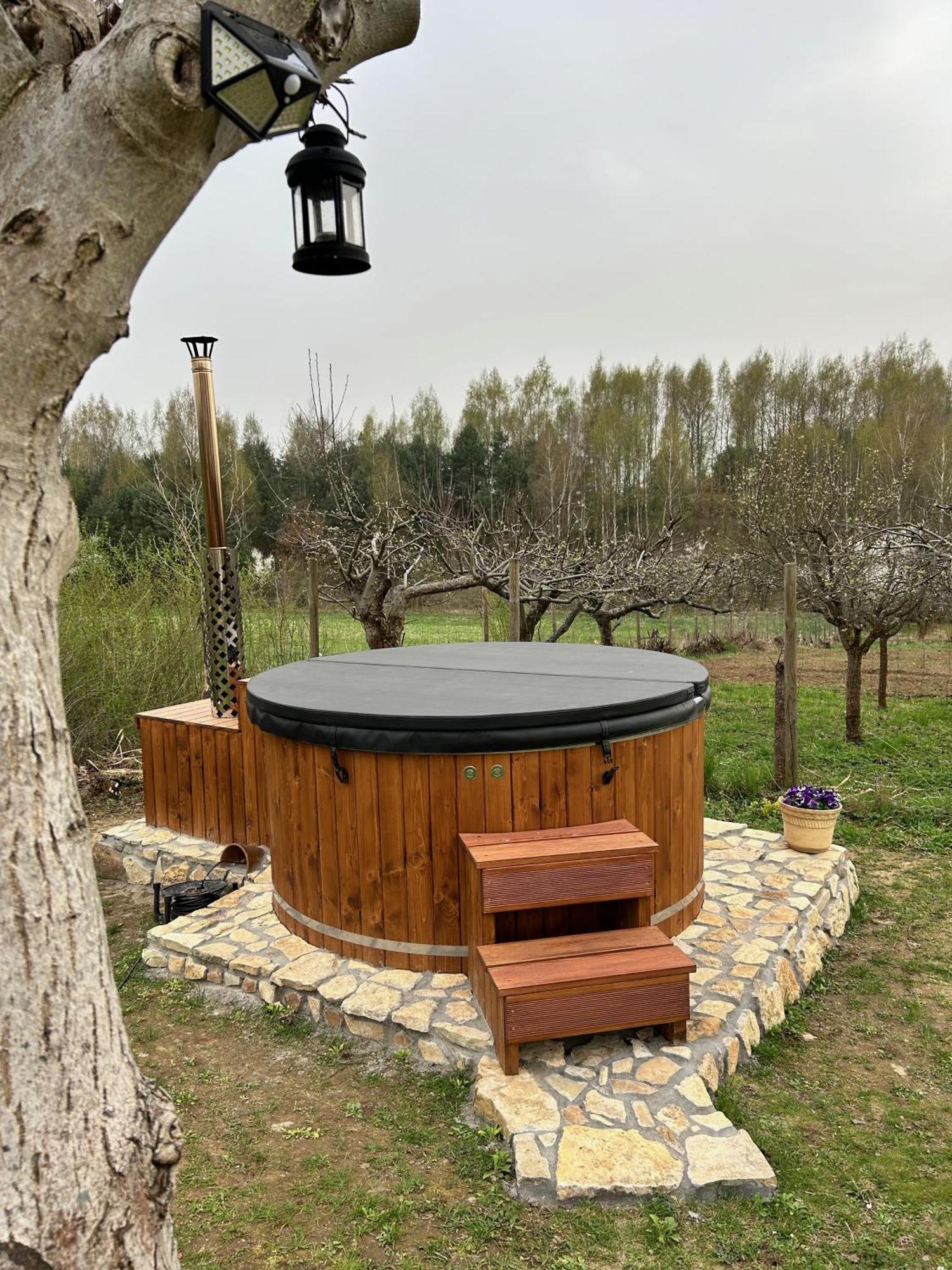 Czytelnia W Sadzie Vila Krzykawka Exterior foto